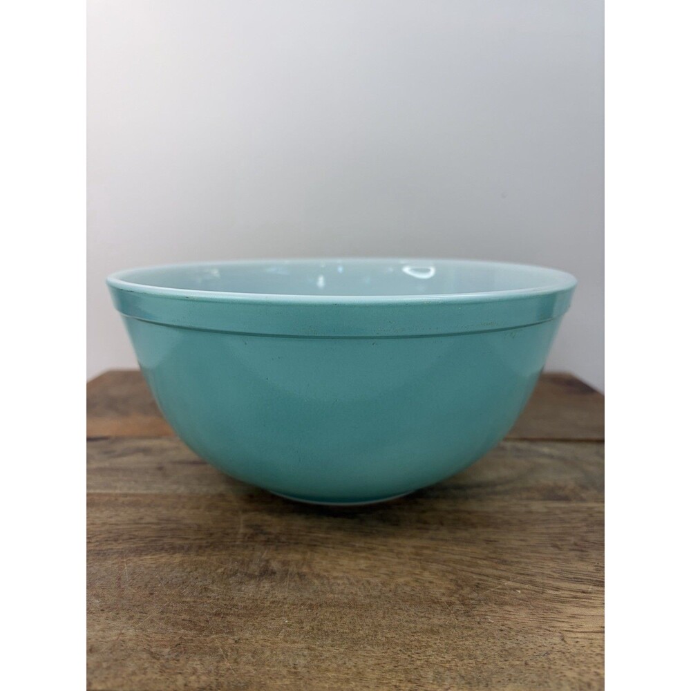 Pyrex 403 Solid Turquoise Robin Egg Blue 2.5 Quart Mixing Bowl Vintage